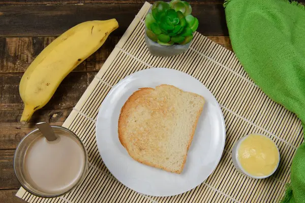 Типовий Бразильський Невеликий Сніданок Чашкою Кави Молоком Хлібом Вид Зверху — стокове фото