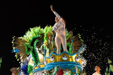 Rio, Brezilya - 22 Şubat 2020: Samba okulu Inocentes de Belford Roxo 'nun Marques de Sapucai Sambodromo' da geçit töreni