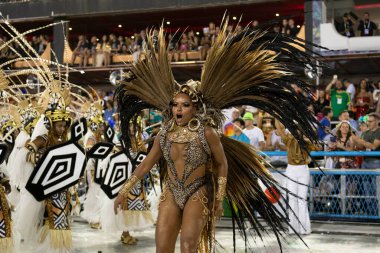 Rio, Brezilya - 23 Şubat 2020: Samba okulu Grande Rio 'nun Marques de Sapucai Sambodromo' da geçit töreni