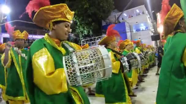ブラジル 2020年2月22日 マルケス サプカイ サンボドロームでのアカデミー ソセゴ サンバ学校のパレード — ストック動画