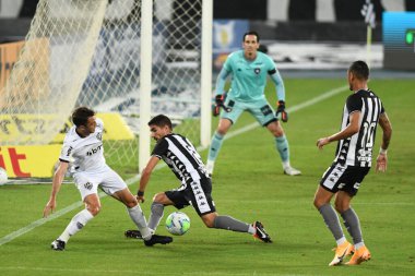 Rio, Brezilya - 19 Ağustos 2020: F. Barrandeguy Nilton Santos Stadyumu 'nda Brezilya Şampiyonası' nda Botafogo ve Atletico-MG arasında oynanan maç