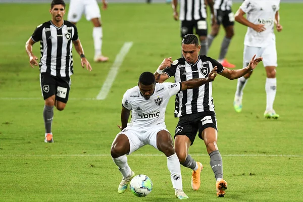 Rio, Brezilya - 19 Ağustos 2020: Marquinhos oyuncusu Botafogo ve Atletico-MG arasında Nilton Santos Stadyumu 'nda Brezilya Şampiyonası