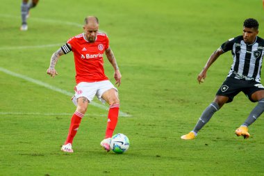 Rio, Brezilya - 29 Ağustos 2020: Thiago Galhardo Nilton Santos Stadyumu 'nda Brezilya Şampiyonası' nda Botafogo 0 ve 2 Internacional arasında oynanan maçta