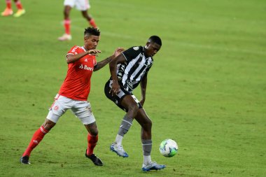 Rio, Brezilya - 29 Ağustos 2020: Matheus Babi, Nilton Santos Stadyumu 'nda oynanan Brezilya Şampiyonası' nda Botafogo 0 ve 2.