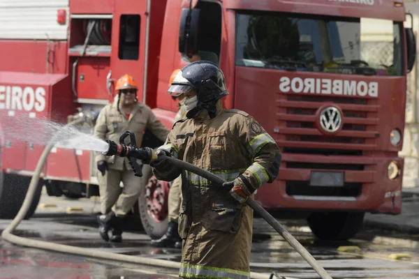 Rio Brasil Septiembre 2020 Bomberos Luchando Contra Incendio Autobús Calle — Foto de Stock