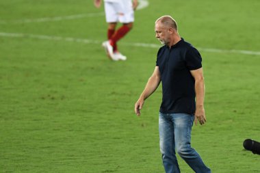 Rio, Brezilya - 30 Eylül 2020: Mano Menezes teknik direktörü Botafogo 1 ve 2 Bahia arasında Nilton Santos Stadyumu 'nda oynanan Brezilya Şampiyonası maçında