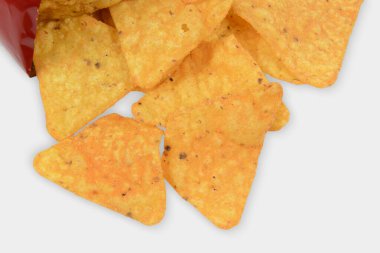 Cips paketini aç. Ultra işlenmiş yiyecek.