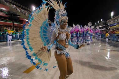 Rio, Brezilya - 22 Şubat 2020: Samba Okulu Akademicos do Sossego 'nun Marques de Sapucai Sambodromo' da geçit töreni