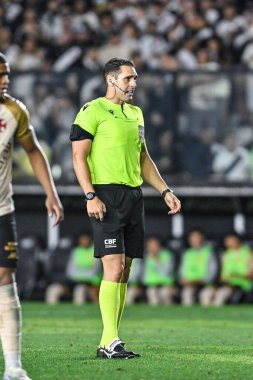 Rio, Brezilya - 24 Eylül 2025: Joao Vitor Gobi hakem Vasco x Bahia arasında oynanan maçta Sao Januario Stadyumu 'nda oynanan Brezilya Şampiyonası' nın 16.