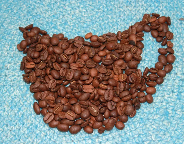 Pile Roasted Arabica Coffee Beans Shape Cup Blue Background — Stock Photo, Image