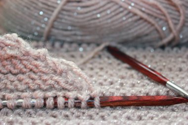 Kübik iğnelerde yün örgü