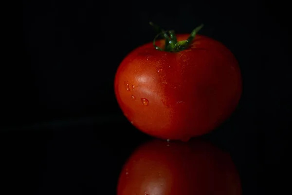 Νεκρή Φύση Στον Καθρέφτη Ντομάτες — Φωτογραφία Αρχείου