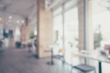 Kafenin iç planının ve aydınlatma bokeh 'inin bulanık görüntüleri