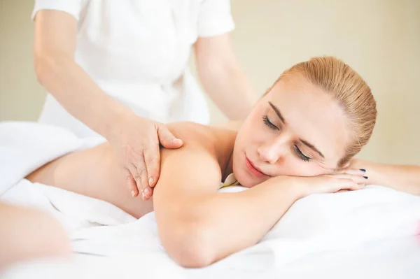 Health Care Thai Massage Beautiful Woman Getting Back Shoulder Massage — Stock Photo, Image