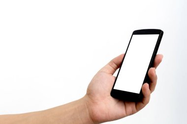 Beyaz arka planda beyaz ekranlı, beyaz renkli akıllı telefonlu cep telefonunun el ele tutuşma görüntüsü. Kırpma yolu dahil