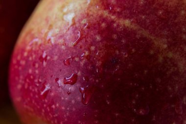 kırmızı elma su damlaları, makro çekim