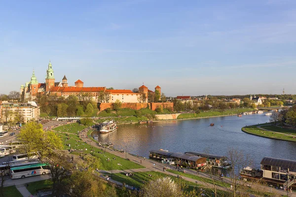 Краків Польща Квітня 2018 Королівський Замок Вавель Погляд Боку Річки — стокове фото