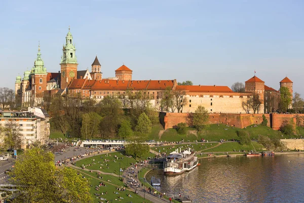 克拉科夫 2018年4月14日 瓦维尔皇家城堡 Wisla 河边的看法 — 图库照片