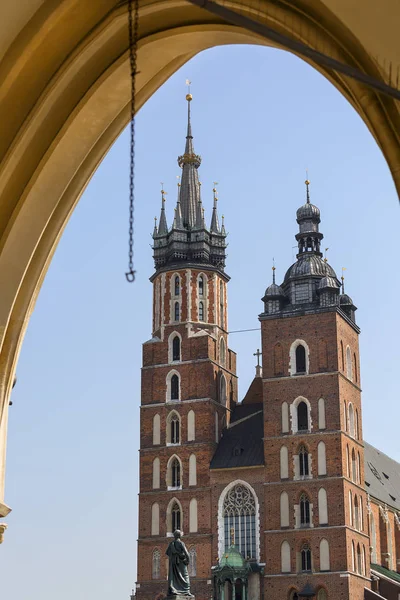 Věž Mary Bazilika Svatého Mariacki Hlavním Náměstí Krakov Polsko — Stock fotografie