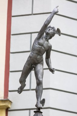 Heykeli önünde 14.yüzyılda Artus sahada uzun Market street, Gdansk, Polonya.