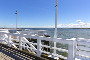 Ahşap Sopot iskele güneşli yaz gün, Sopot, Polonya.