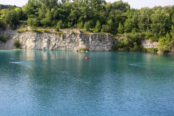 Kraków Polska Czerwca 2018 Zakrzówek Lagoon Stary Woda Kamieniołom Szmaragdowa — Zdjęcie stockowe