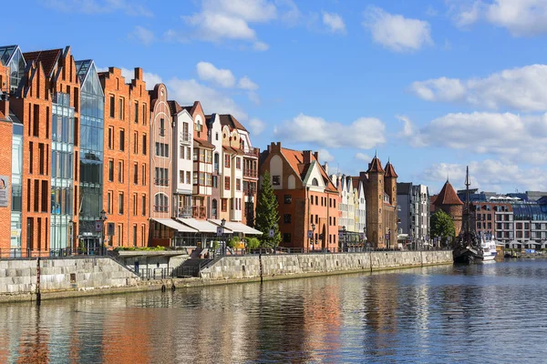 Gdansk Pologne Juin 2018 Long Embankment Street Boulevards Sur Rivière — Photo