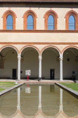 Milan, İtalya - 28 Eylül 2018: 15. yüzyıl Sforza Kalesi (Castello Sforzesco)