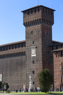Milan, İtalya - 28 Eylül 2018: 15. yüzyıl Sforza Kalesi (Castello Sforzesco)