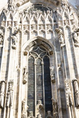 Milan Katedrali (Duomo di Milano), Gotik kilise, Milano, İtalya. İtalya 'nın en büyük ve dünyanın en büyük üçüncü kilisesidir.
