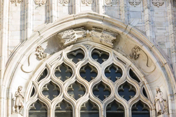 Milan Katedrali (Duomo di Milano), Gotik kilise, Milano, İtalya. İtalya 'nın en büyük ve dünyanın en büyük üçüncü kilisesidir.