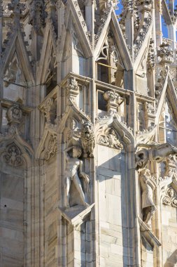 Milan Katedrali (Duomo di Milano), Gotik kilise, Milano, İtalya. İtalya 'nın en büyük ve dünyanın en büyük üçüncü kilisesidir.