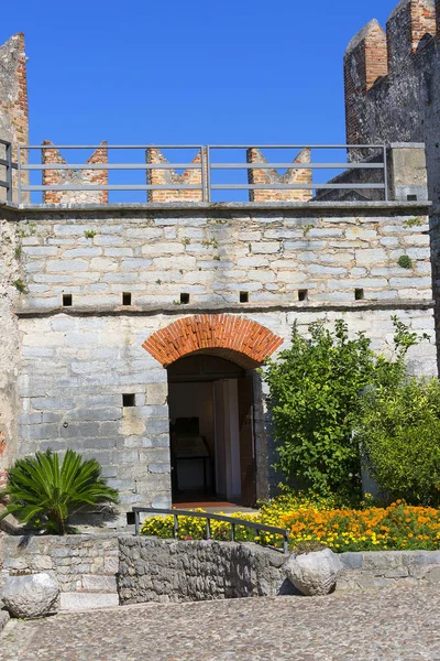 Století Středověký Kamenný Hrad Scaliger Castello Scaligero Jezeře Garda Provincie — Stock fotografie