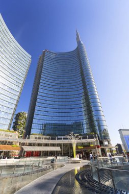 Milan, İtalya - 29 Eylül 2018:, iş bölgesinde, Porta Nuova, Piazza Gae Aulenti Modern camlı ofis binası. O bir en iyi yeni konumlar Milano
