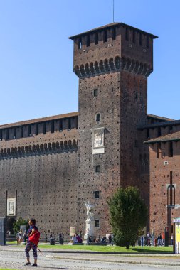 Milan, İtalya - 28 Eylül 2018: 15. yüzyıl Sforza Kalesi (Castello Sforzesco)