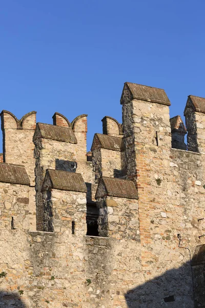 Batu Abad Pertengahan Abad Kastil Scaliger Castello Scaligero Danau Garda — Stok Foto