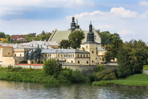 Церква Norbertine Сестри Березі Річки Вісла Краків Польща — стокове фото