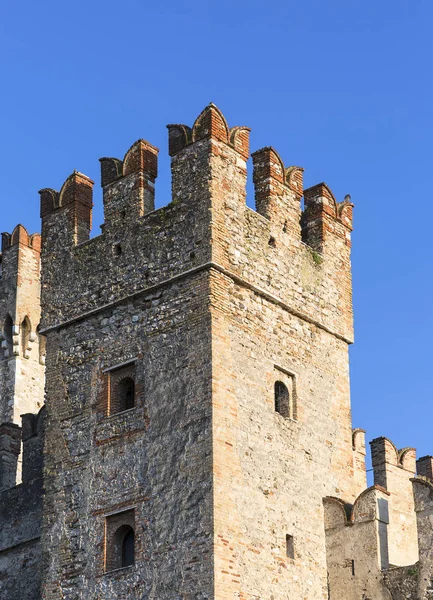 Středověký Kámen Století Hrad Scaliger Castello Scaligero Jezeře Garda Provincie — Stock fotografie