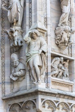 Milan Katedrali (Duomo di Milano), gotik kilise, cephe detayları, Milano, İtalya. İtalya 'nın en büyük ve dünyanın en büyük üçüncü kilisesidir.
