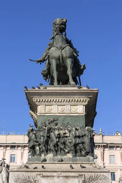 Pomnik Króla Wiktora Emmanuela Placu Katedralnym Piazza Del Duomo Mediolan — Zdjęcie stockowe