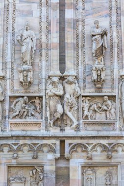 Milan Katedrali (Duomo di Milano), gotik kilise, cephe detayları, Milano, İtalya. İtalya 'nın en büyük ve dünyanın en büyük üçüncü kilisesidir.