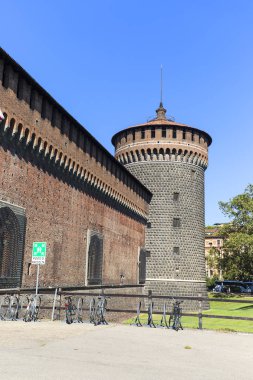 Milan, İtalya - 28 Eylül 2018: 15. yüzyıl Sforza Kalesi (Castello Sforzesco)