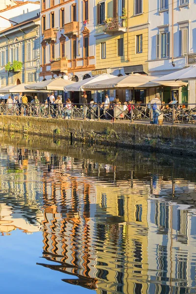 밀라노 이탈리아 2018 Naviglio Grande 중심의 인기있는 만남의 — 스톡 사진