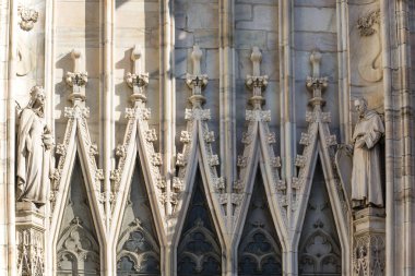 Milan Katedrali (Duomo di Milano), Gotik kilise, Milano, İtalya. İtalya 'nın en büyük ve dünyanın en büyük üçüncü kilisesidir.