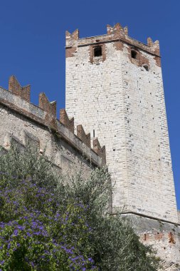 13. yüzyıl Ortaçağ taş Scaliger Castle (Castello Scaligero) Lake Garda, Verona eyaletinde, Malcesine, İtalya