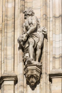 Milan Katedrali (Duomo di Milano), gotik kilise, cephe detayları, Milano, İtalya. İtalya 'nın en büyük ve dünyanın en büyük üçüncü kilisesidir.