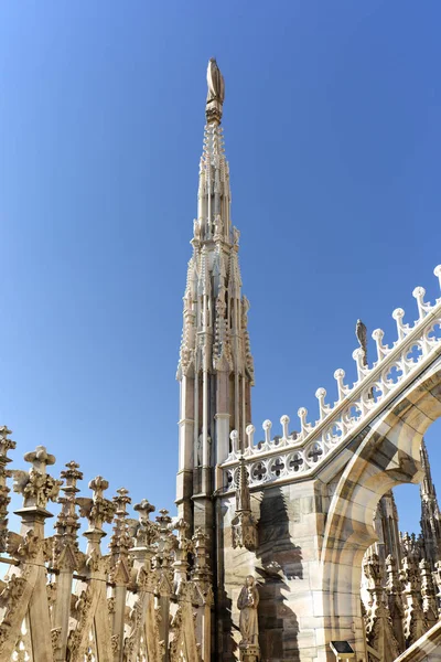 밀라노 대성당 (두오모 디 밀라노), 고딕 양식의 교회, 밀라노, 이탈리아 — 스톡 사진