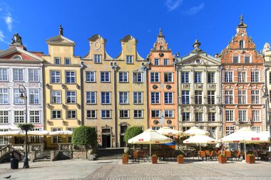 Long Market caddesindeki renkli ortaçağ kasaba evleri, Royal Route, Gdansk, Polonya