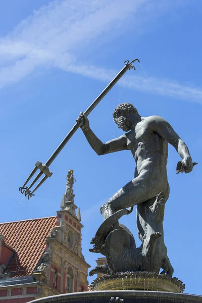 Памятник фонтану Нептуна на Лонг Маркет Стрит, Гданьск, Польша — стоковое фото