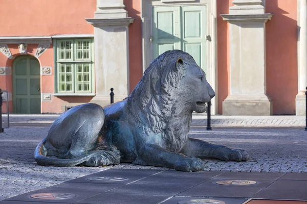 Фонтан Четырех Кварталов Бронзовая Скульптура Льва Лежащего Улице Напротив Королевской — стоковое фото
